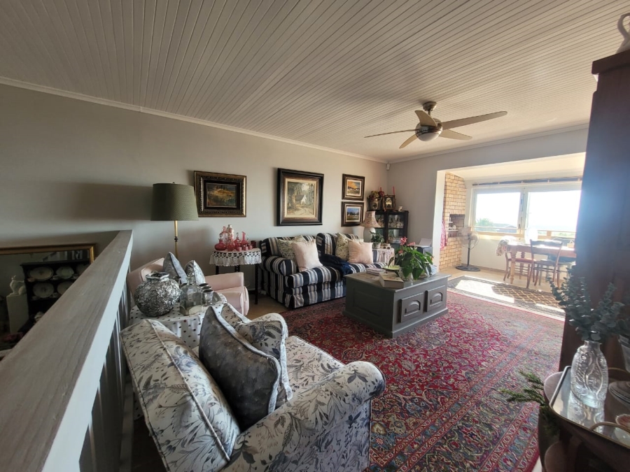 3 Bedroom Property for Sale in Wavecrest Eastern Cape